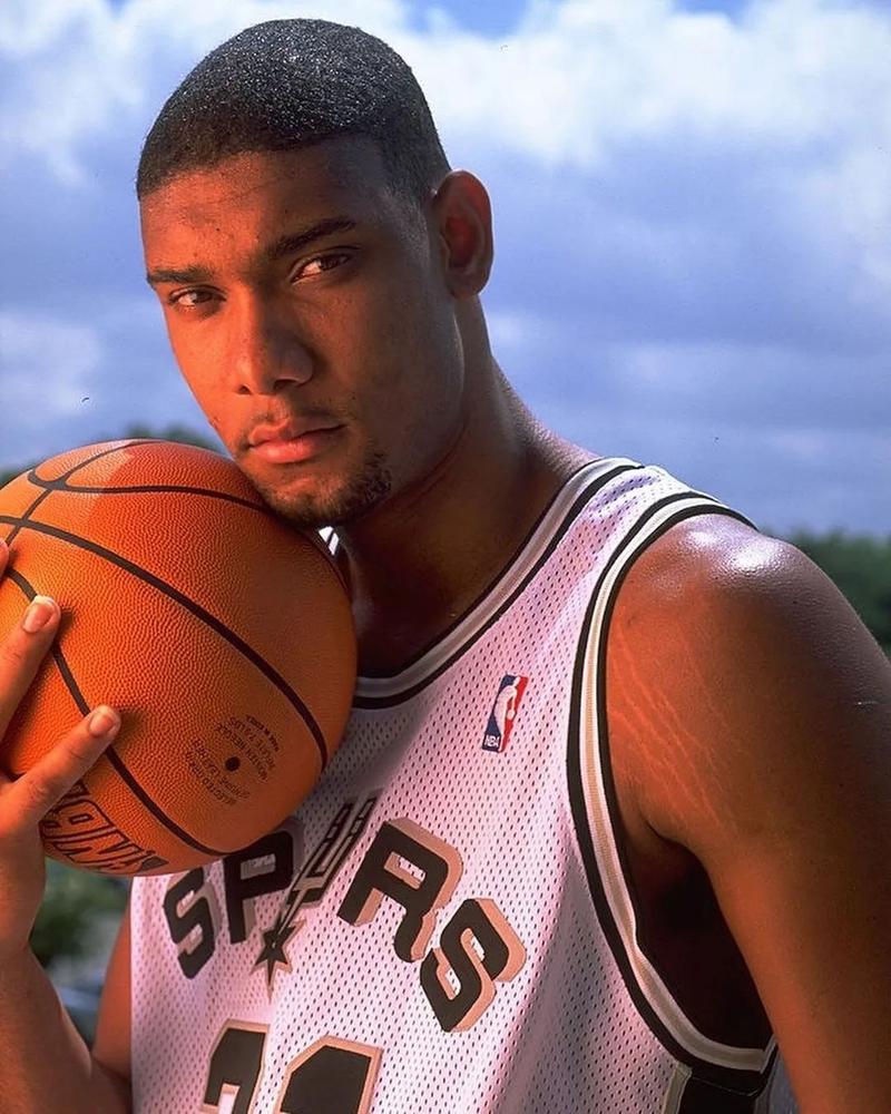 六台：老佛爷是最后一个离开伯纳乌的，这非常罕见（六台：老佛爷罕见地成为最后一个离开伯纳乌的人）