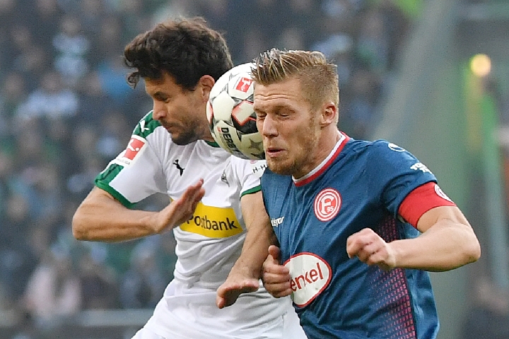 半场战报：拜仁1-0斯图加特，莱默尔脚后跟破门，奥利塞助攻