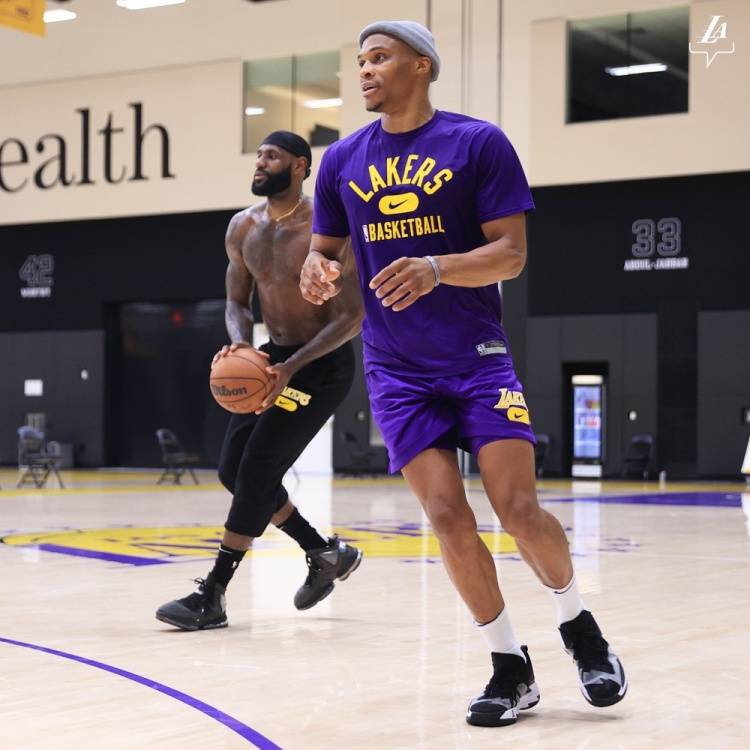 足球西甲豪门签下才华中场，合约长达七年（西甲豪门敲定天赋中场，签下七年长约）