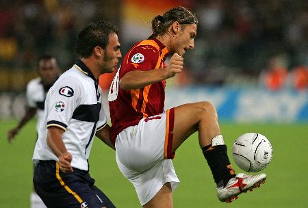 足球评论员兼作家，退役后的克拉默已在创作个人第二部小说（退役后成为足球评论员与作家的克拉默正创作第二部个人小说）