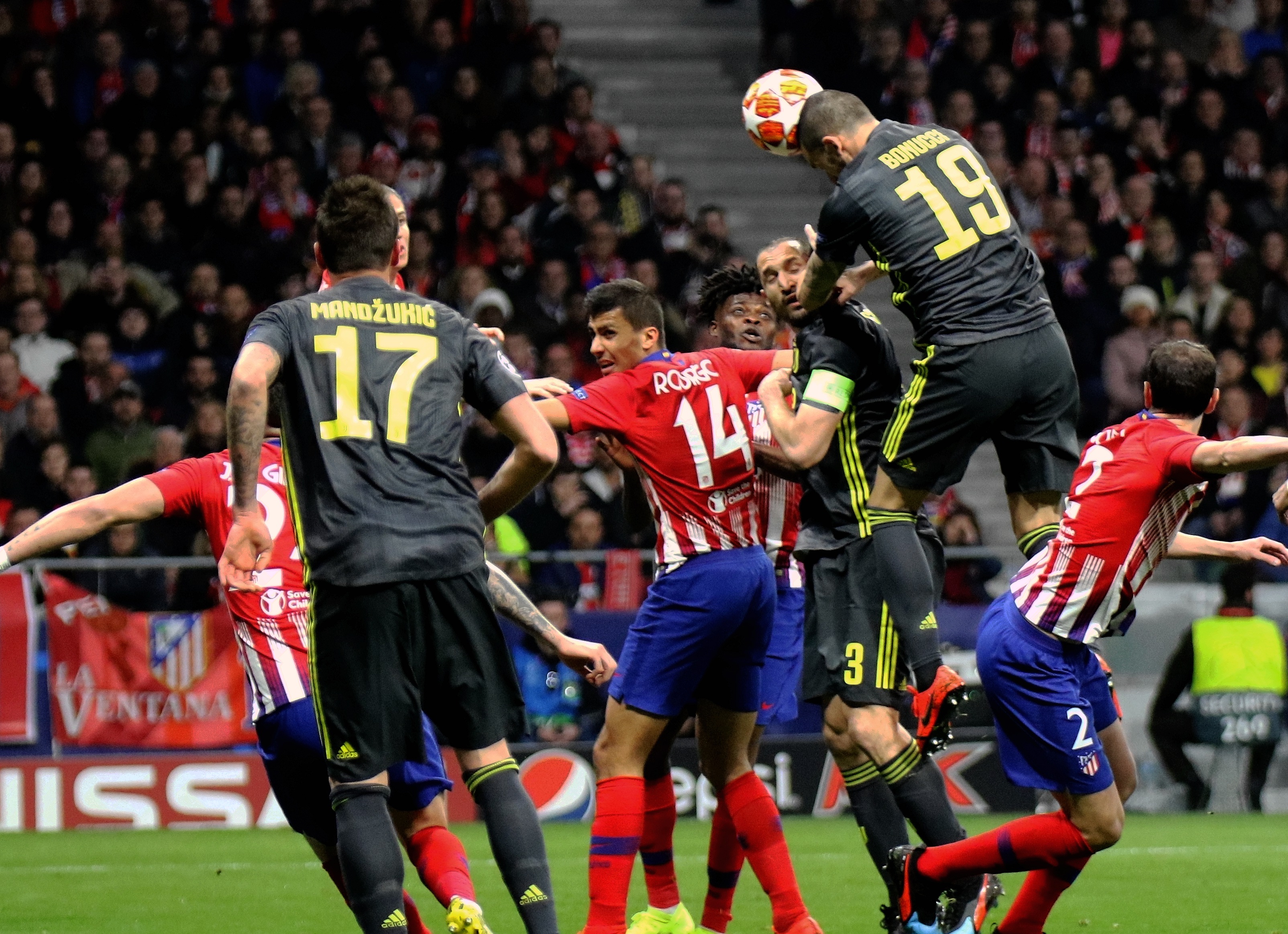 ATP总决赛第2日综述：弗里茨横扫穆塞蒂，辛纳室内硬地27连胜