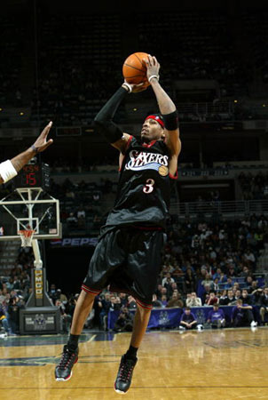 皇马官方：阿诺德左腿股四头肌股直肌损伤；据悉缺阵约两个月（皇马官宣：阿诺德左大腿股直肌受伤，预计伤停约两个月）